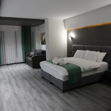 Aybek Ratio Hotel *